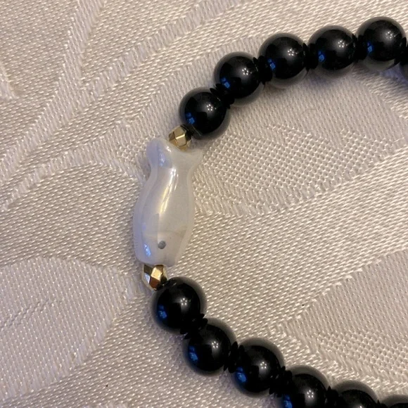 🌹Ceramic fish faux black pearls stackable 8mm bead bracelet stretchy - Picture 3 of 8